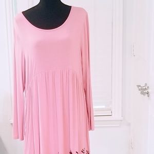 Long sleeves dress with pockets.